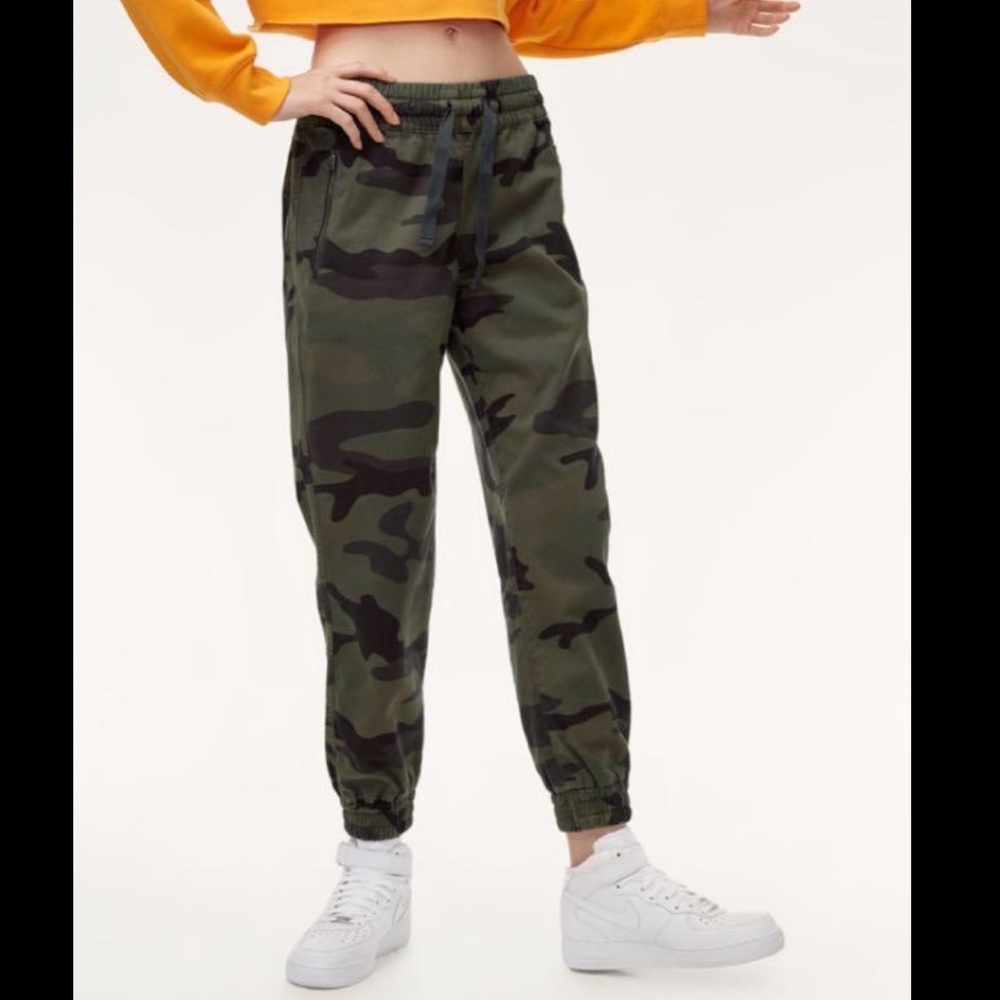 TNA Alice High-Waisted Green Camo Pant Joggers XS